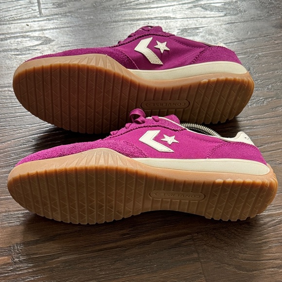 Like New Converse Women's Sneakers in Vibrant Violet & White - Picture 11 of 13